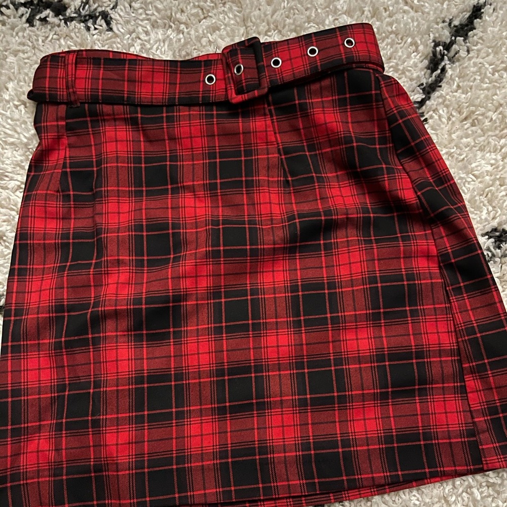 Red plaid mini skirt